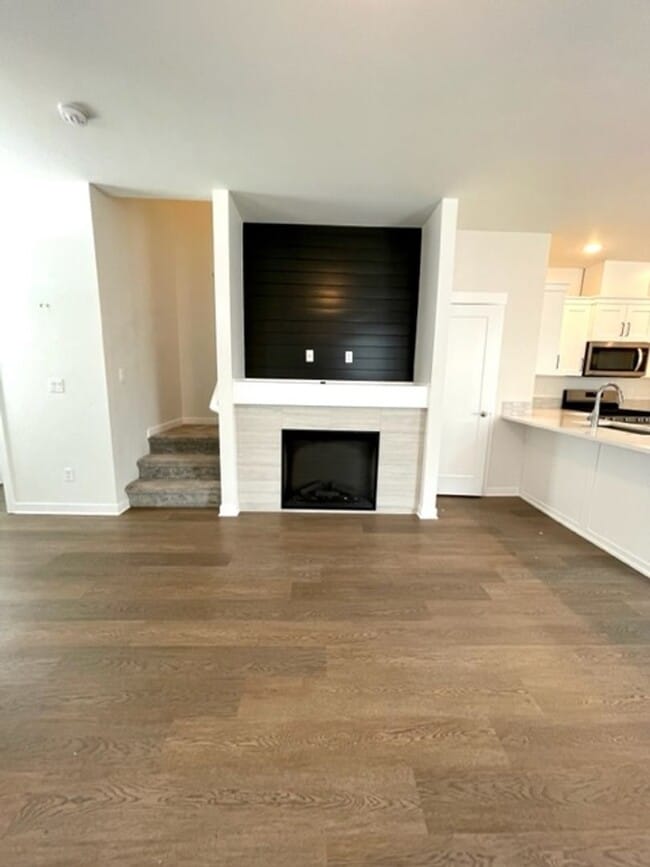 Building Photo - Like new 3 bedroom townhome in SE Bend!