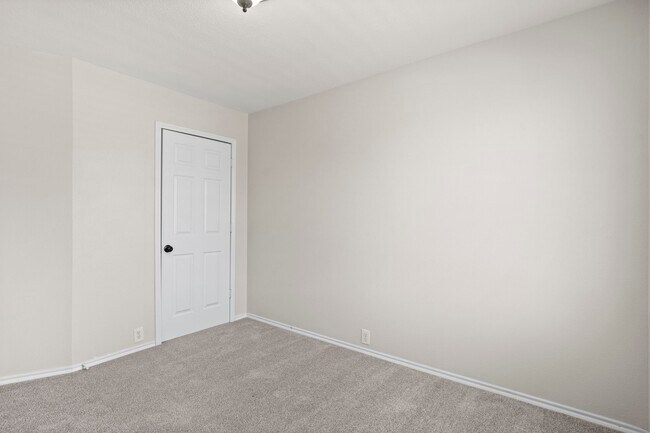 Building Photo - 9735 Coyote Creek Dr