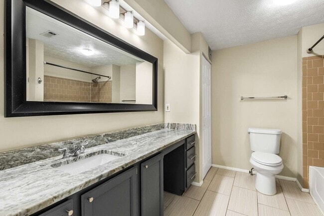 Building Photo - Great Location 2BR/2BA Condo - No App Fee