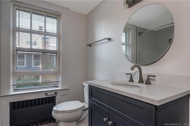 Building Photo - 18 Graves Ave