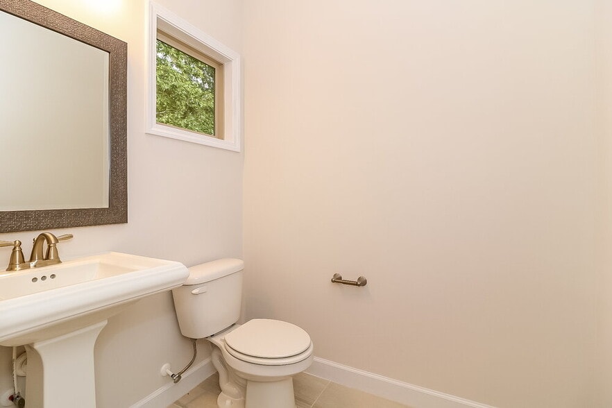 Building Photo - 39 Grand Manor Ct