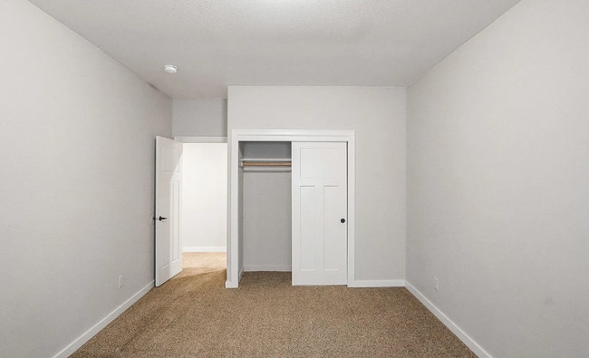 Building Photo - Beautiful and Spacious Single Family Condo...