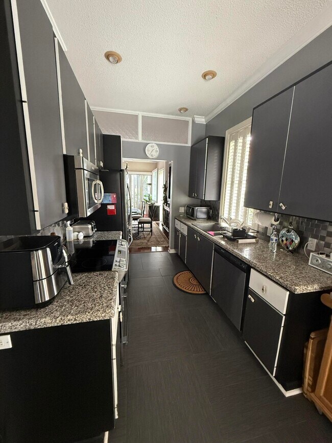 Building Photo - 222 E Tall Oaks Cir