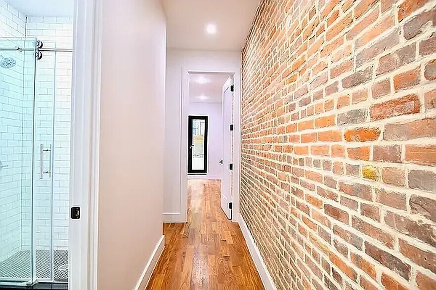 Building Photo - 588 Quincy St