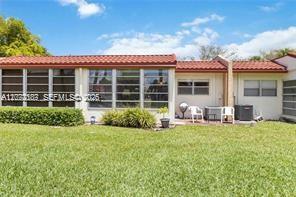 Building Photo - 302 Lake Evelyn Dr