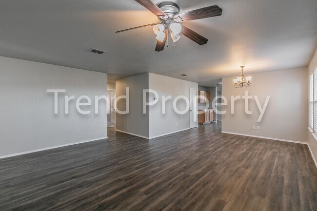 Building Photo - Beautiful Single Story 4 bedroom in Burles...