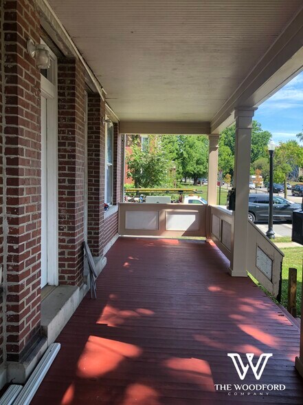 Building Photo - 1641 Summit Street