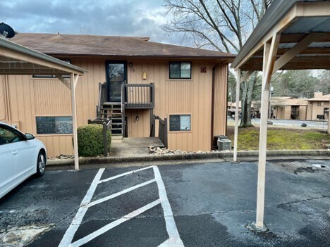 Building Photo - 1100 Woodlawn Ave