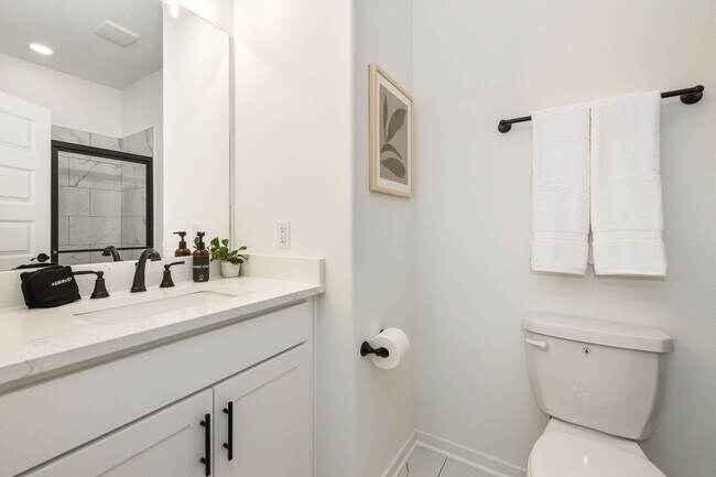 Building Photo - 1324 Van Buren Ave