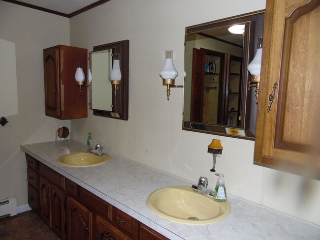 Building Photo - 3 bedroom Home