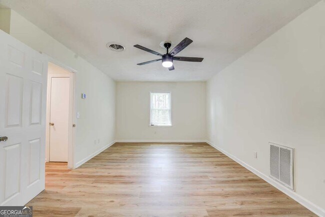 Building Photo - 133 Bishop Rd NW