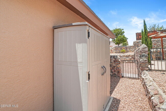 Building Photo - 6753 Parque Del Sol Dr