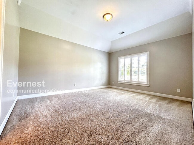 Building Photo - 1070 Windfaire Pl