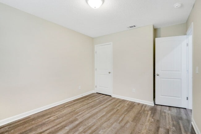Building Photo - JESUP HOME FOR RENT!!
