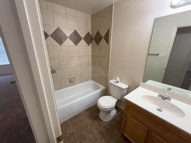Building Photo - 1107 Cinch Dr