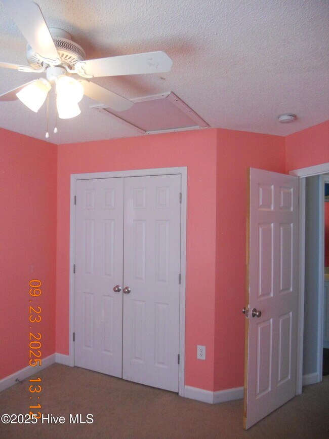 Building Photo - 105 Spring Leaf Ln