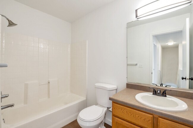 Building Photo - Newly Updated Pet Friendly 3 Bed - 2 Bath ...