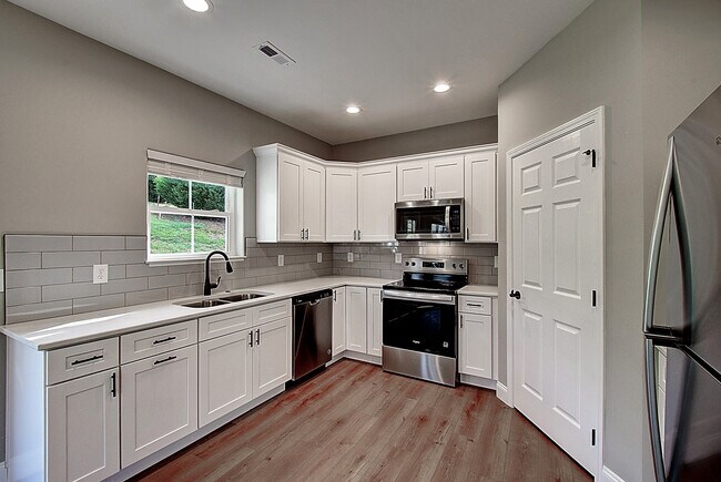 Building Photo - 520 Catalina Ct