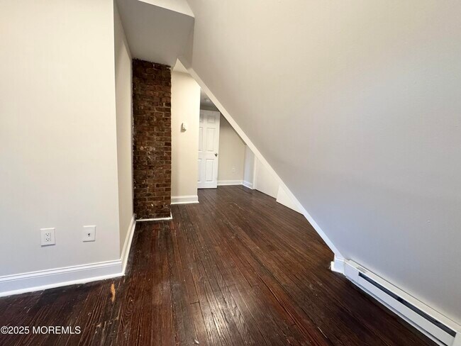 Building Photo - 1107 Grand Ave