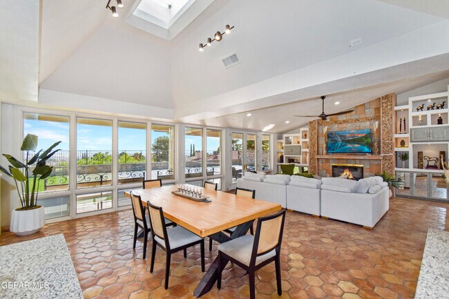 Building Photo - 508 Canyon Springs Dr