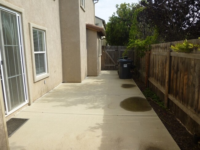 Building Photo - Lovely 3 story Home at Autumn Glen with Bonus Room