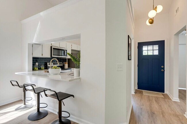 Primary Photo - 814 Tamarack S