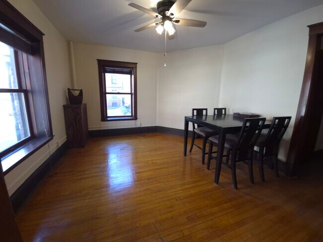 Building Photo - 1311 Yale Pl