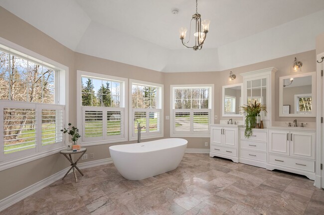 Building Photo - 5bd/3.5ba Duvall Home
