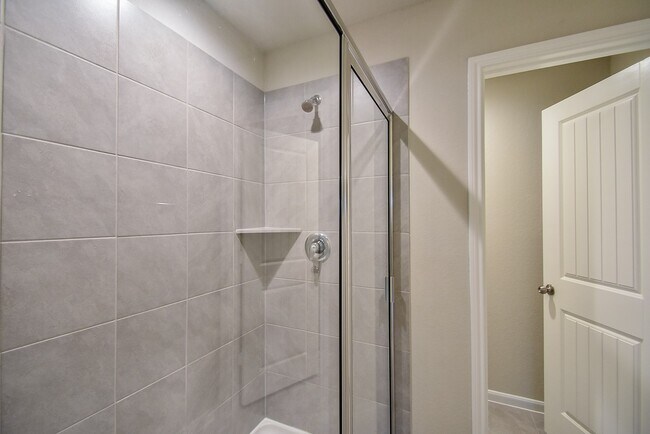 Building Photo - 1427 Central Heights Dr