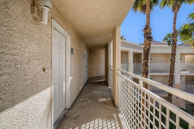 Building Photo - 1 Bedroom Condo in Gated Community at Laguna Del Ray!