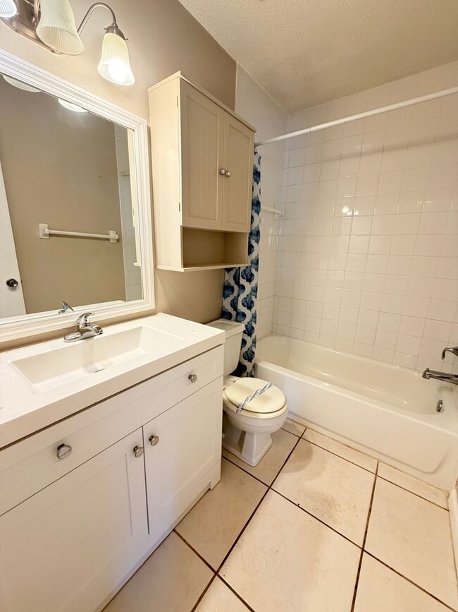 Building Photo - 1 Bedroom 1 Bathroom Available Now!