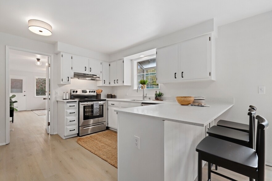 Kitchen breakfast bar - 3601 NE 145th St