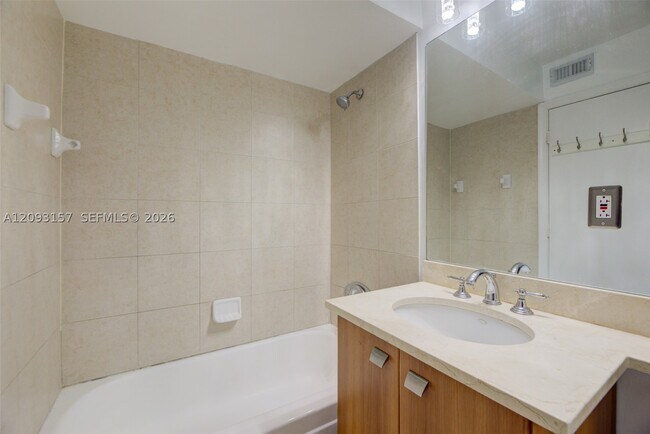 Building Photo - 1020 Crystal C