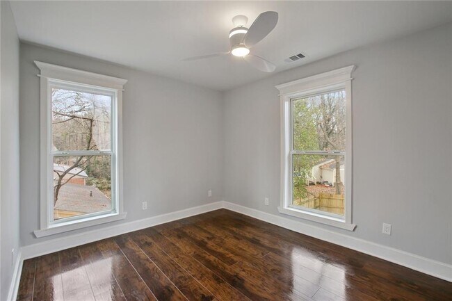 Building Photo - 3499 Fairlane Dr NW