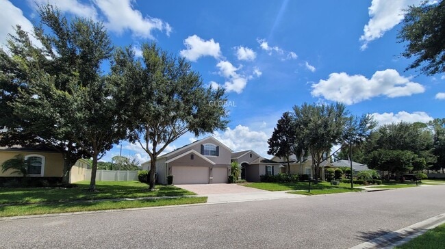 Building Photo - 5-Bedroom Pool Home within Chapman Cove in...