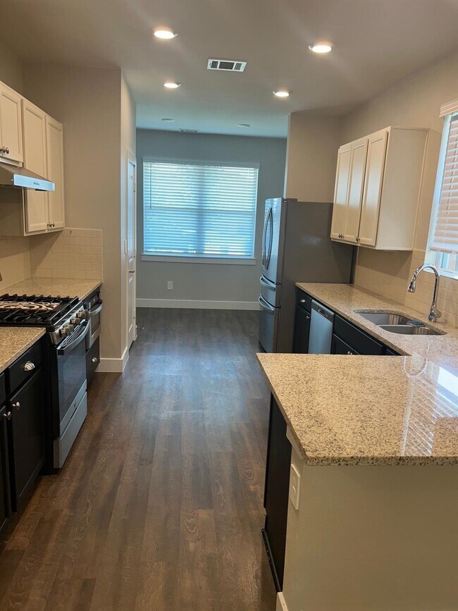 Building Photo - 423 Black Walnut Dr