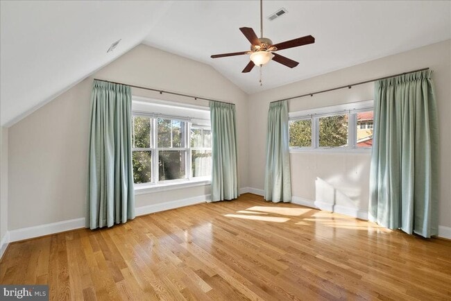 Building Photo - 902 Ramsey St