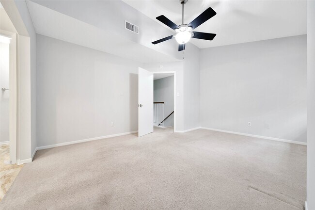 Building Photo - 10 E Willowood Ct