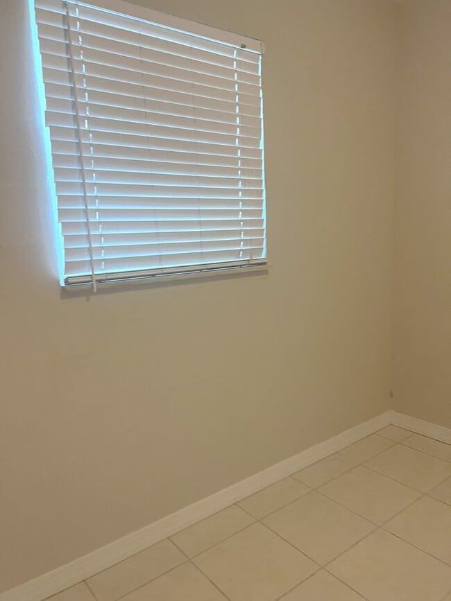 Building Photo - 2BR+Bonus Room/2 bathroom SFH on Venice Is...