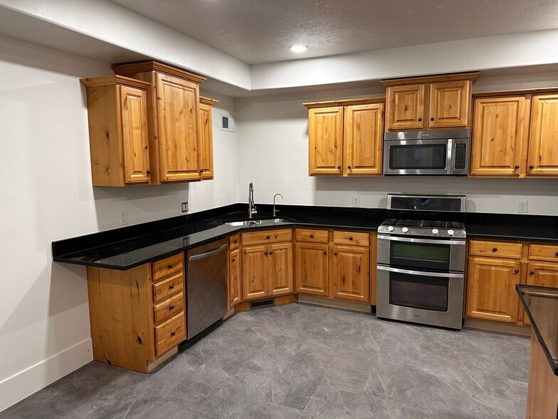 Building Photo - 9476 N Timpanogos Cv