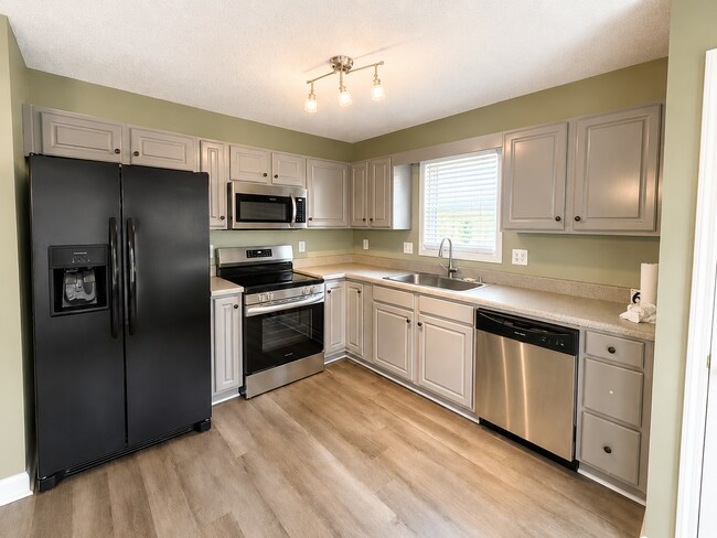 Building Photo - One-Level End Unit Townhome Near Downtown Gibsonville