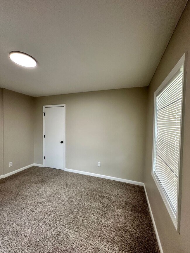 Building Photo - Pet-Friendly 2-Bedroom Home with Deck