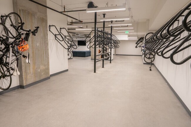 Building Photo - 2Bd/2Ba Seattle Condo