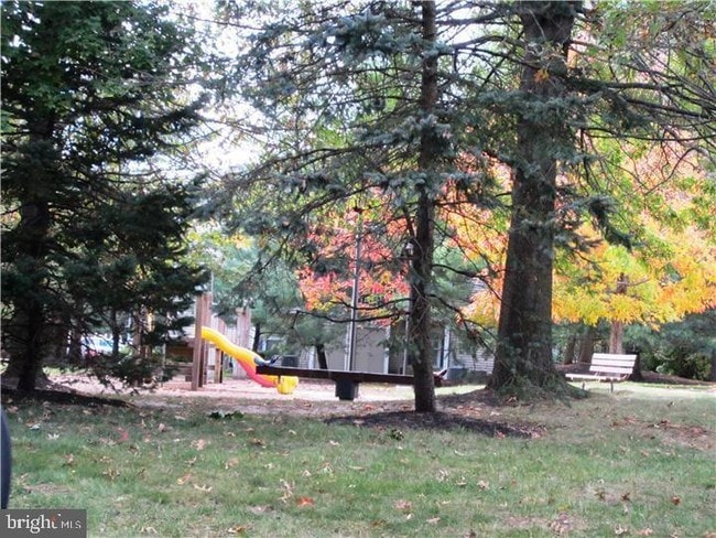 Building Photo - 98 Versailles Ct