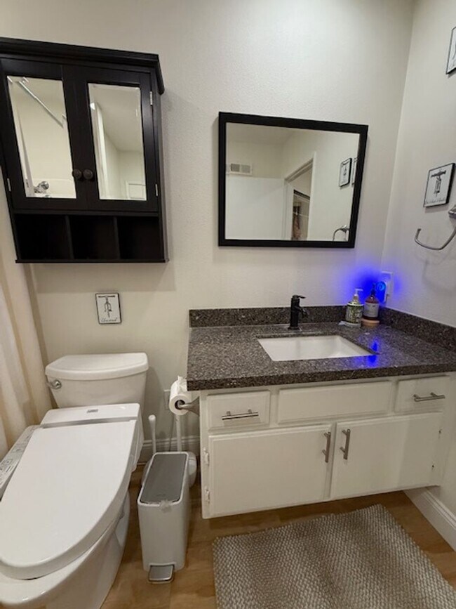 Building Photo - 2 bed, 1.25 Bath CONDO next to POOL! Groun...