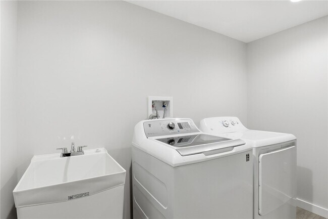 Building Photo - 1474 Marsh Rd