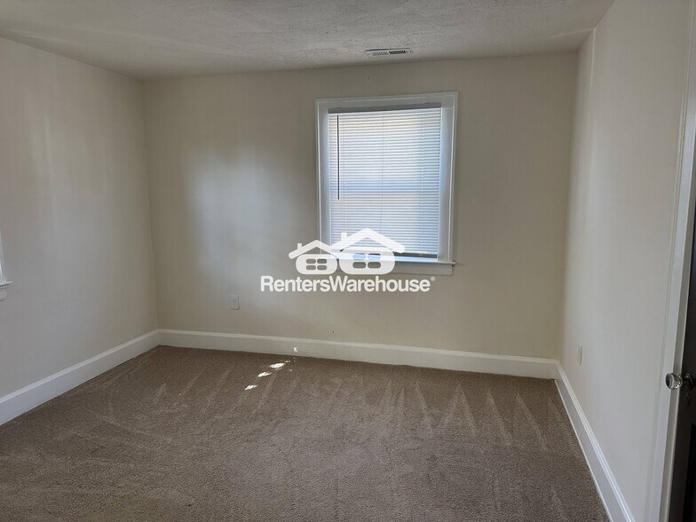 Building Photo - 3703 Parkside Dr