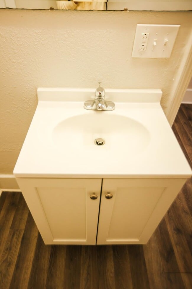 Building Photo - 628 Evesham Ave