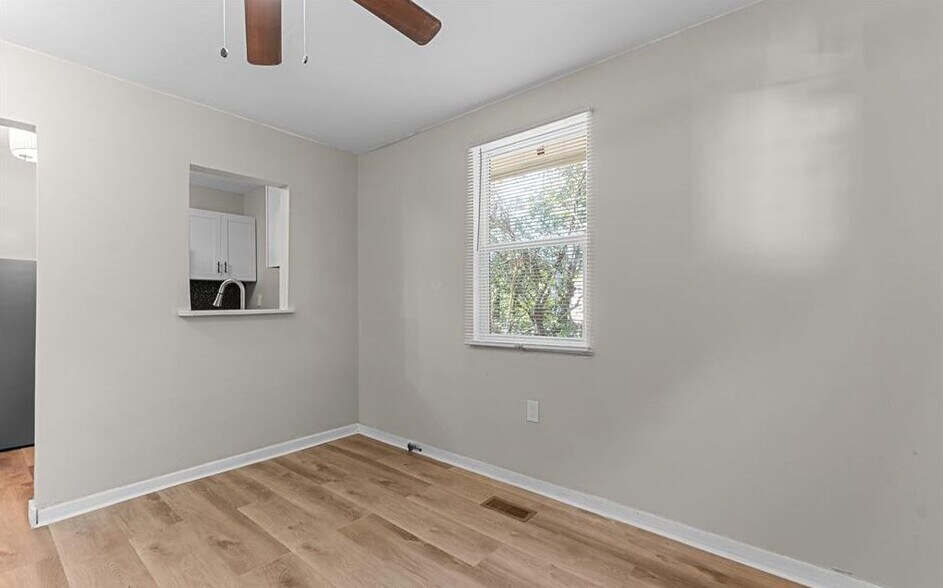 Building Photo - 2164 Monroe Ave