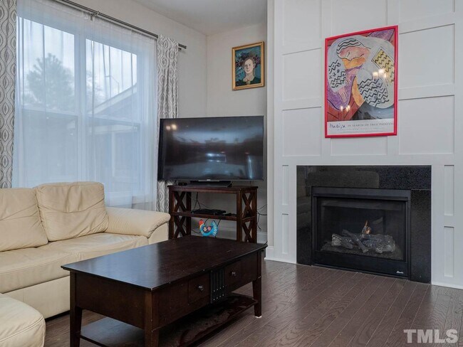 Living room & Fire place - 1604 Drift Falls Ln